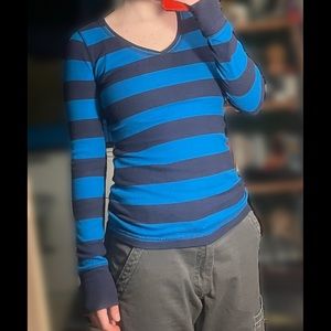 Kohls So v-neck striped ribbed long sleeve shirt
